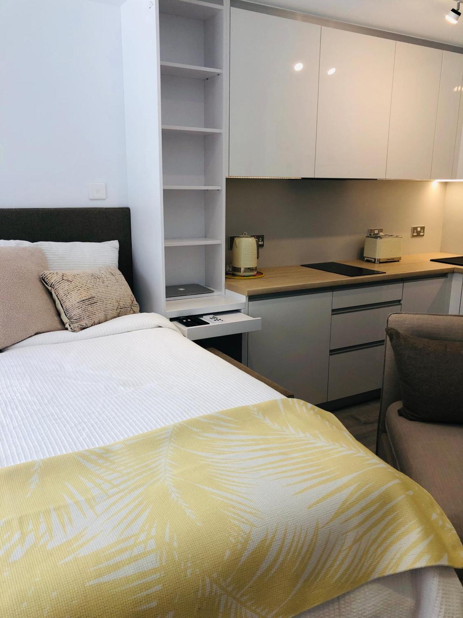 Cp High Floor Luxury Studio Sleeps 3 Gibraltar Luaran gambar